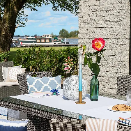 Holiday Amsterdam Leisure Lakes.4 *